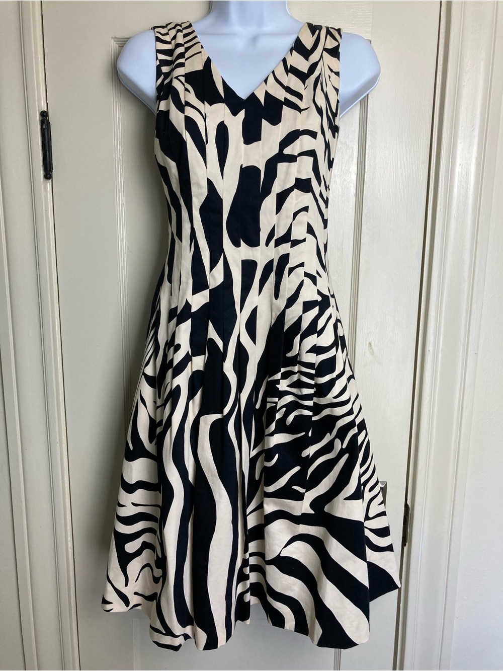 Kay Unger Sleeveless Zebra Print Fit & Flare Pleated Dress Size 6